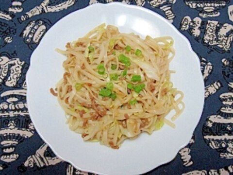 肉みそとキャベツの焼きうどん